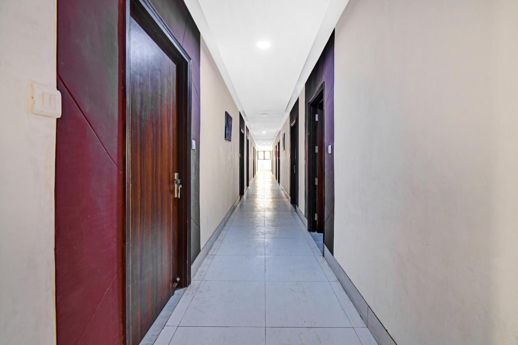 Townhouse Classio Suites Ширди Экстерьер фото
